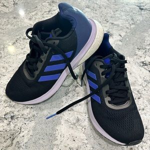 Adidas black sneakers, women’s 7 AstraRun